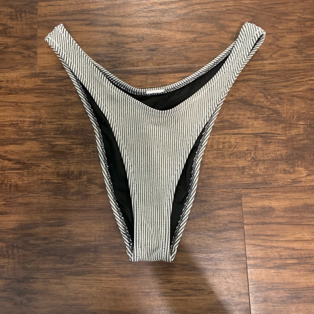 High leg bikini bottoms